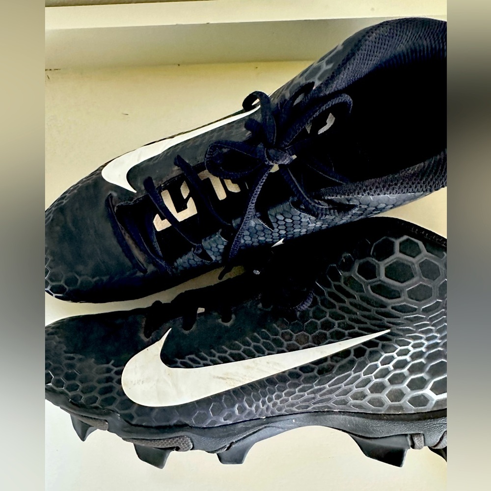 Nike Black and White Men's Athletic Cleats